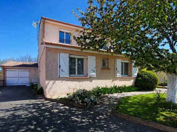 MAISON T6 TRÈS BIEN ENTRETENUE - LUMINEUSE