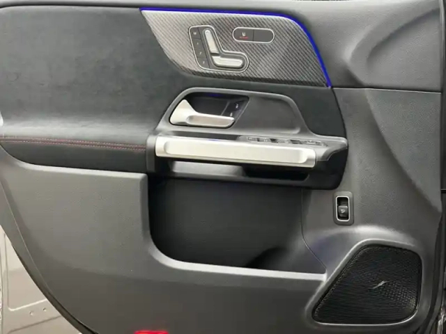 Mercedes Glb 200 d amg line — photo 20