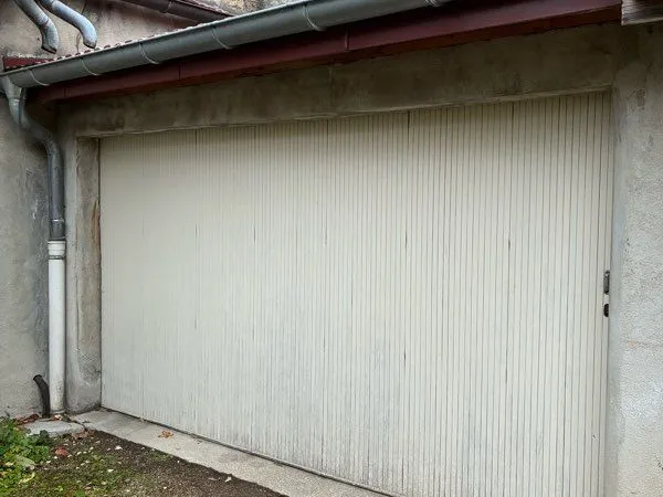 Garage à louer centre-ville Oyonnax