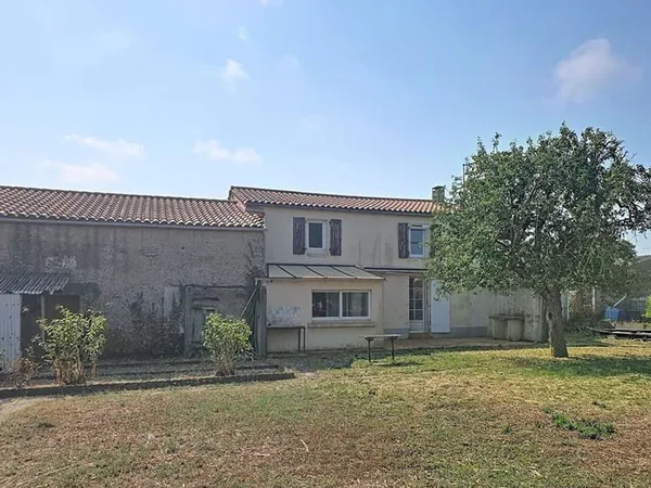 A Vendre. Maison 3 chambres, garage, jardin située à Saint Michel En L'herm à 10 minutes de la plage