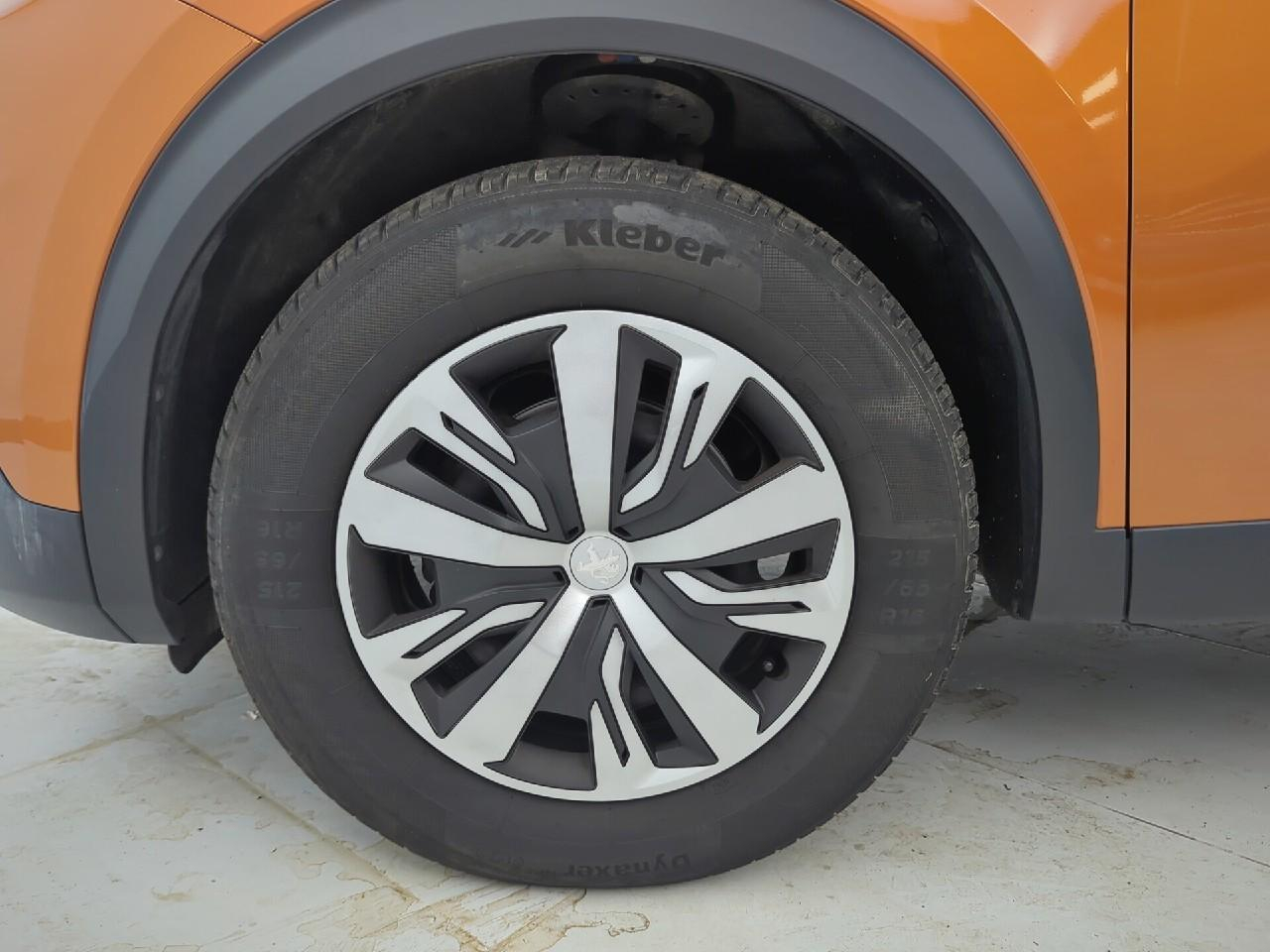 Peugeot 2008 puretech 100 s&s bvm6 active pack — photo 28