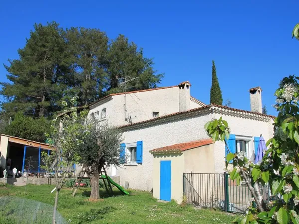 Loue maison à Laroque avec piscine et possibilité de gîte proche commodités
