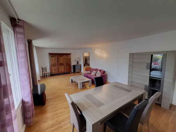 BEL APPARTEMENT T5 AVEC LOGGIA