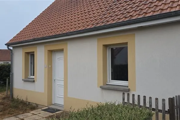 Maison individuelle avec garage et jardin