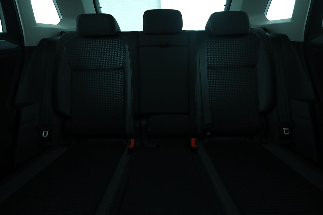 Volkswagen Tiguan 2.0 TDI Active DSG7 — photo 16
