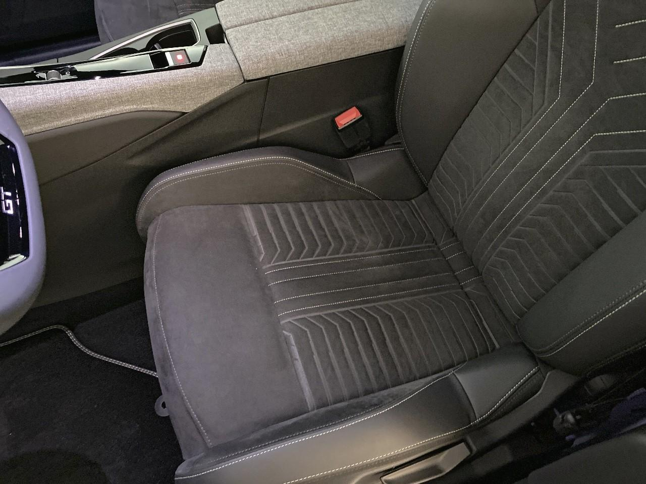Peugeot 5008 hybrid 145 ch e-dcs6 gt — photo 9