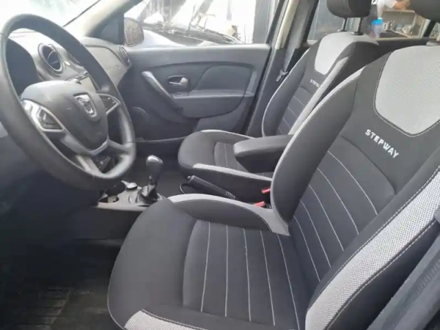 Dacia Sandero stepway tce 90 easy-r — photo 12