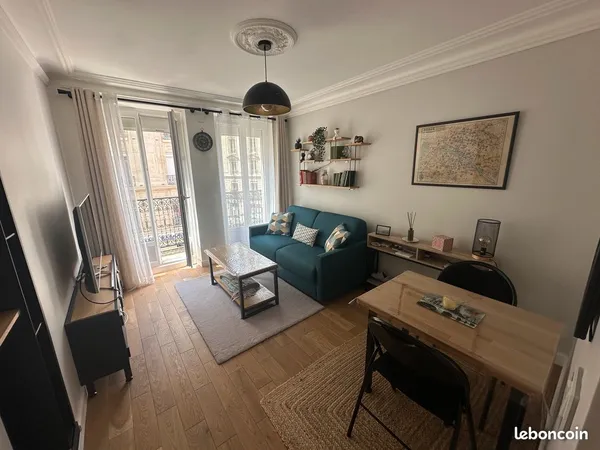 Appartement 2 pièces entièrement rénové avec balcon - Paris 18e