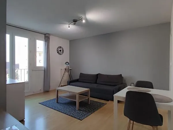 AU PIED DE TRAM ET PROCHE CENTRE VILLE - MEUBLE - 2 CHAMBRES - COLOCATION