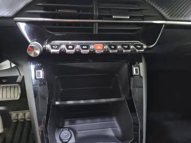 Peugeot 208 puretech 100 s&amp;s eat8 — photo 14