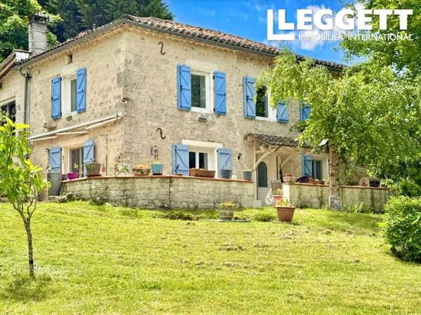Propriété en pierre du Quercy Blanc avec gîtes, studios, piscine, spa, proche commodités