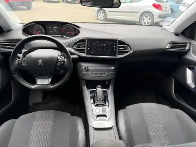 Peugeot 308 sw 1.2 puretech 130ch e6.c s&amp;s allure eat8 — photo 7