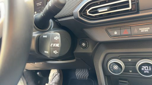 Dacia Sandero TCE 90 auto - Journey – 2025 – 2828 km – Essence – Boîte Automatique — photo 3