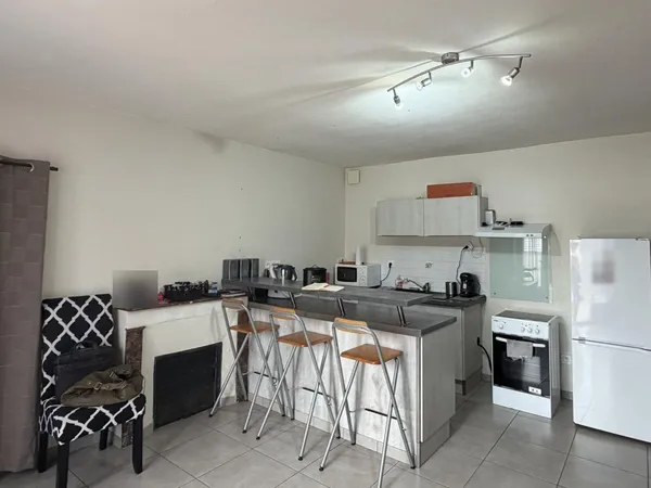 Duplex T3 rénové, cour privative et parking