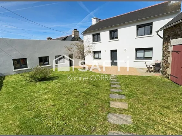 Du charme pour cette maison renovée avec dependances garage et atelier, 600m2 de jardin