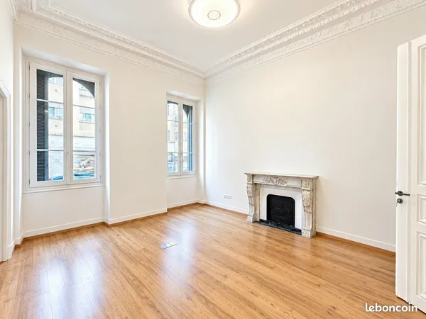 Bureaux 94 m² NICE