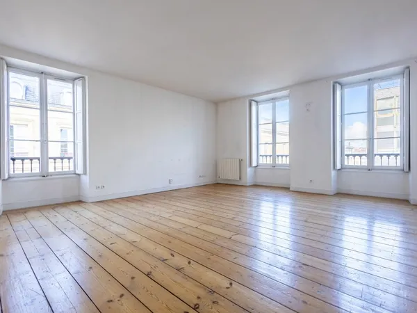 A vendre : spacieux T5 Duplex, Jardin public, Bordeaux