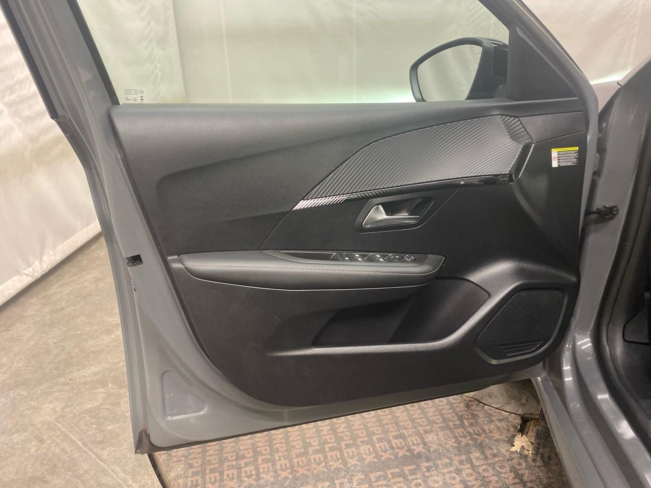 Peugeot 208 100 s&s bvm6 allure — photo 26