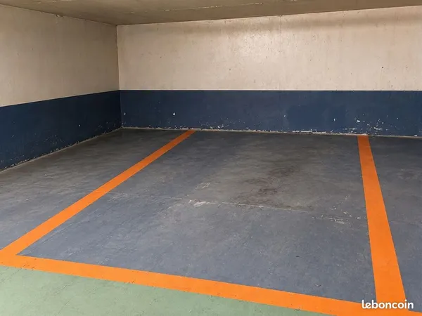Place de parking sécurisée 24h/24 - Jardin du Luxembourg / Assas