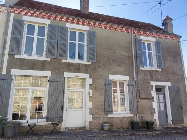 Maison de village claire et lumineuse