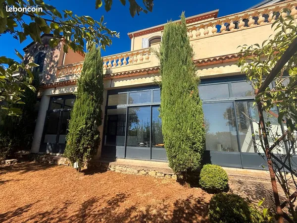 Propriété 10 pièces 297 m²