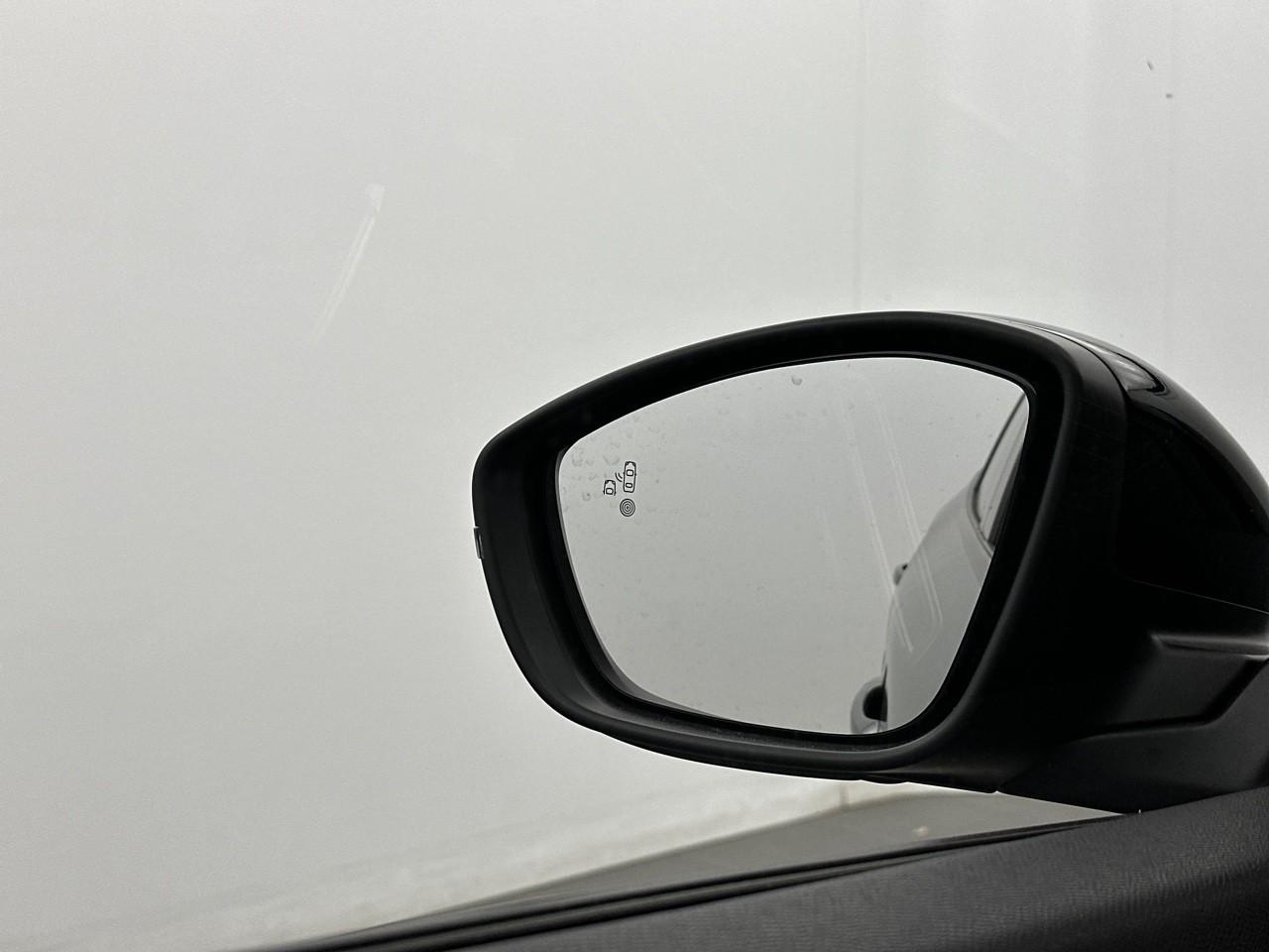 Peugeot 2008 hybrid 136 e-dcs6 gt — photo 15