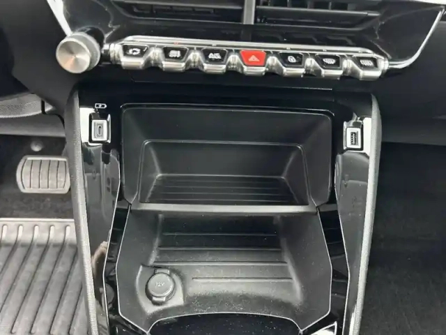 Peugeot 2008 electrique 136 ch — photo 24