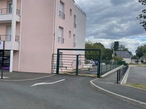 Place de parking à St Cyr / Loire
