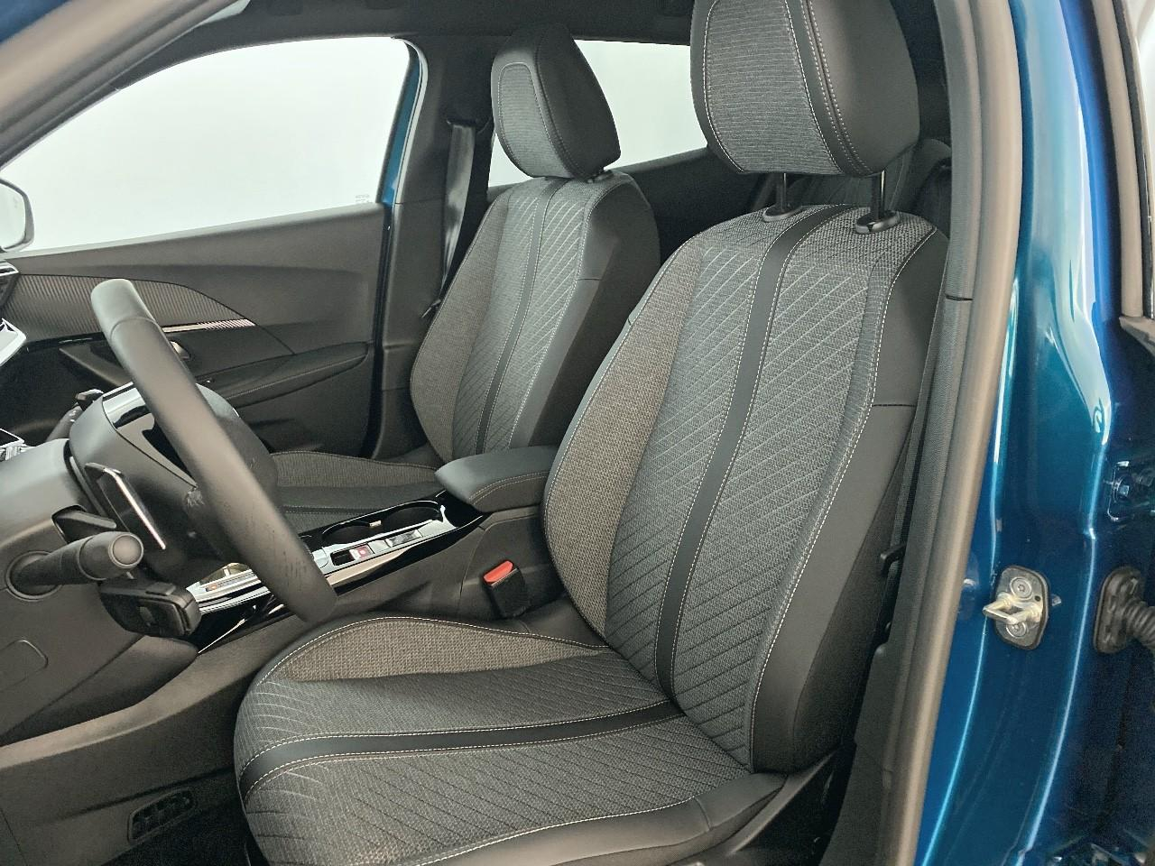 Peugeot 2008 hybrid 145 ch e-dcs6 allure — photo 9