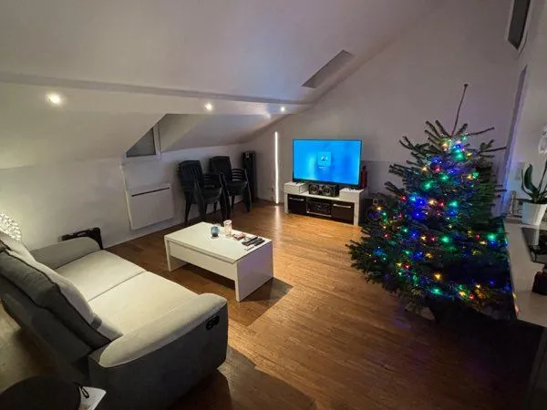 À louer EPONE Appartement F3 55 m2 (64m2 au sol) au sol 2 eme étage centre ville