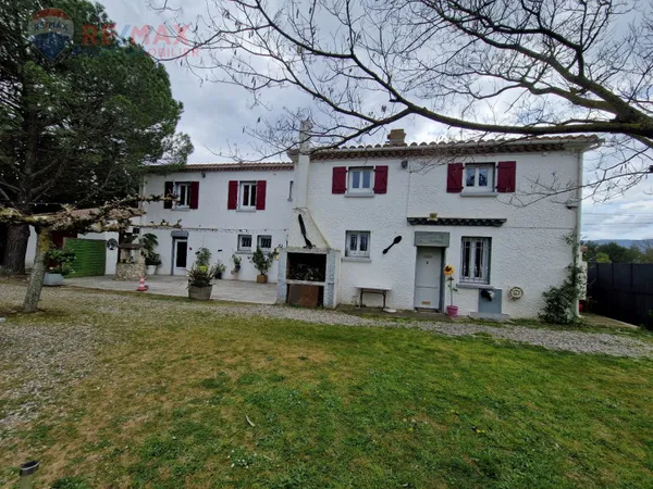 Maison de village 358 m²