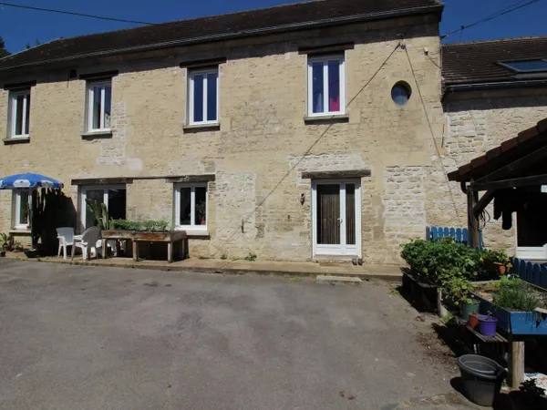 Maison 10 pièces 225 m²
