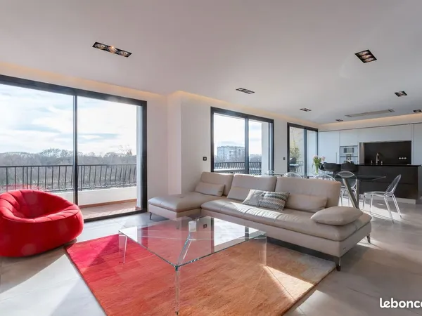Appartement meublé T4- Balcon, climatisation, parking sécurisé