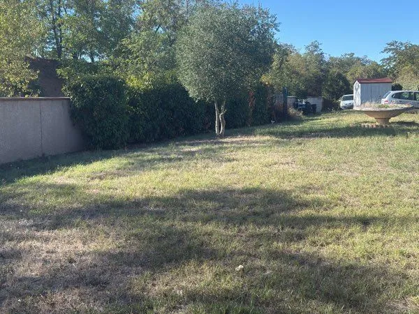 Terrain de 1 240 m² avec 200 m² constructibles - Aucamville, au nord de Toulouse