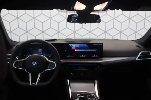 Bmw I4 edrive40 — photo 12