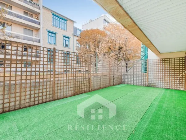 PARIS 8e - PARC MONCEAU - Appartement familial 130m2 à réinventer avec 34,5 m² d'espaces extérieurs