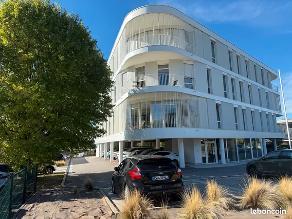 Bureau 33m² chauffé et climatisé, immeuble 2022 + parking - PAE des Glaisins