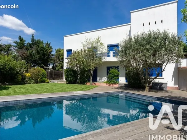 Maison 7 pièces 215 m²