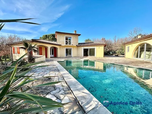 PROPRIETE D'EXCEPTION À MÉOUNES-LES-MONTRIEUX 170 m²