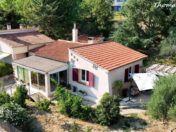 MIRABEAU (04) - Maison de plain-pied - 3 chambres - Véranda - Garage - Terrain 606 m² - Plein Sud