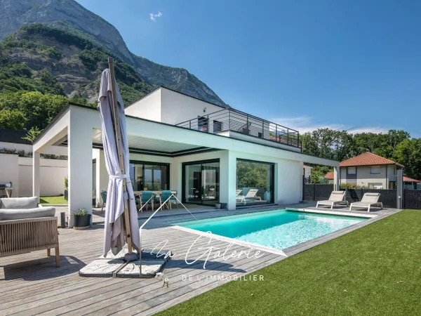 Maison de plain-pied 5 pièces 163 m²