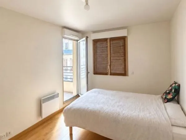 À vendre  Charmant 2 pièces avec balcon , à proximité de la place de la Nation