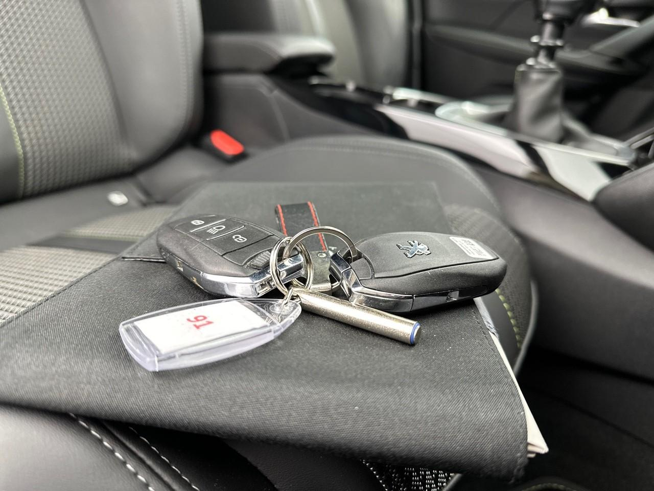 Peugeot 2008 puretech 130 s&s bvm6 gt — photo 36