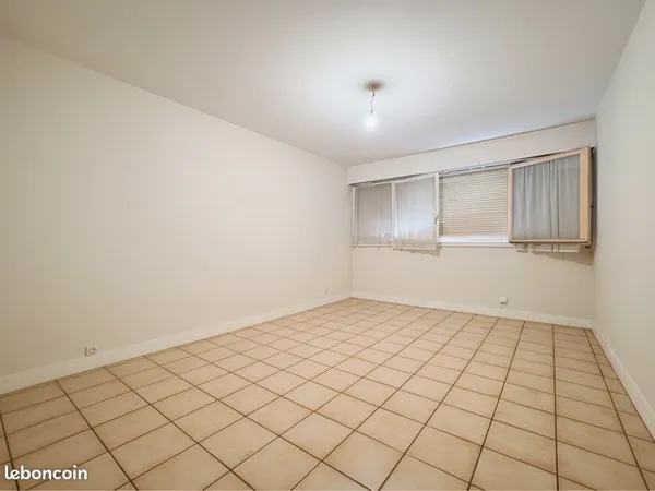Studio 32 m² - Épinay-sous-Sénart - 700 CC