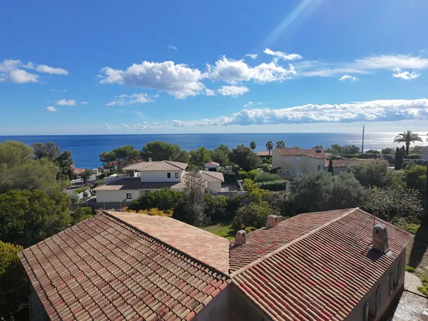 SAINT-AYGULF VILLA PLAIN PIED LE GRAND BOUCHAREL
