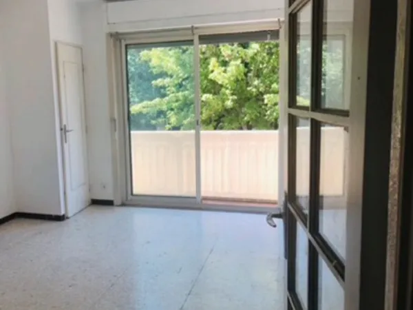 Loue beau T2 Aix côté Roi René