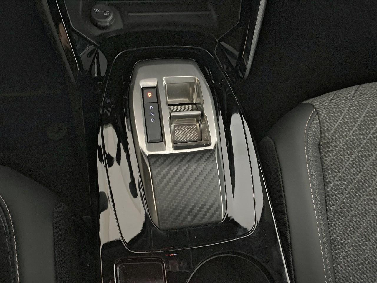Peugeot 2008 hybrid 145 ch e-dcs6 allure — photo 17