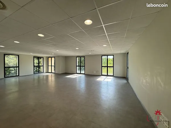 Bureau 1 pièce 99 m²