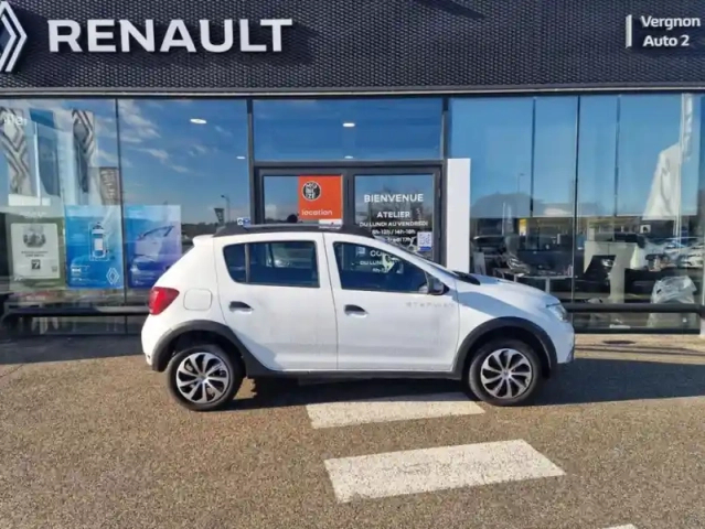 Dacia Sandero stepway blue dci 95 — photo 3