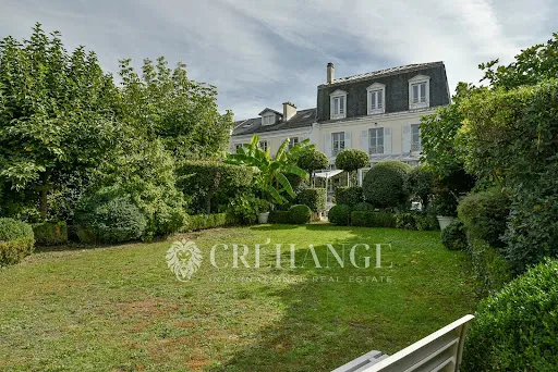 Maison 9 pièces 262 m²